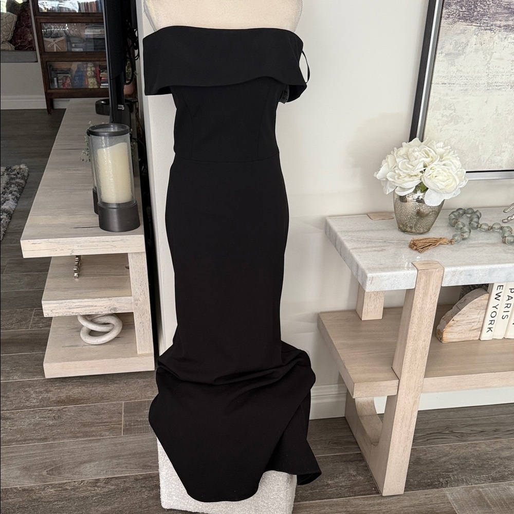 Betsey & Adam Elegant Black Off-Shoulder Dress w stunning cascade train size 10